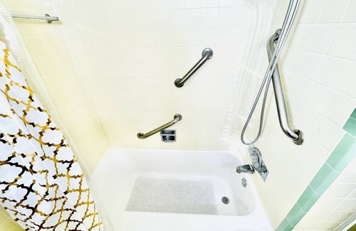 El Paso House | Cozy classic home on historic EP neighborhood. Close to Ft. Bliss. Pet-Friendly!