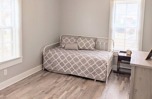 Clayton House | Cozy Clayton Cottage