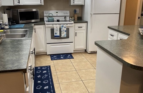 Diplomat House | Cozy, Clean, Convenient With A Beach Feel