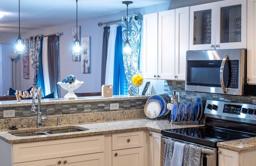 Sanford House | Cozy, Clean Sanford Cottage