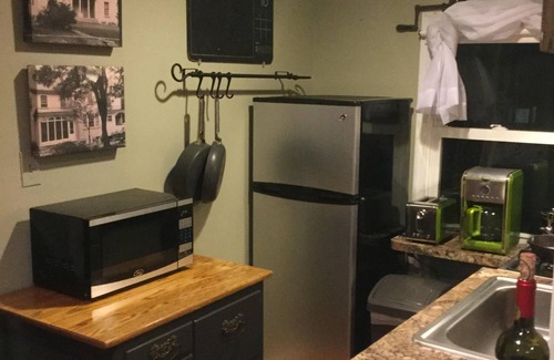 Wheaton Apartment | Cozy Coach House In Central Wheaton Illinois