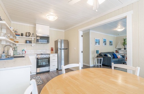 Lincoln City Cottage | Cozy Coast Cottage: King, Hot Tub, Near Beach