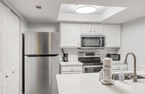 Atlantic Beach House | Cozy Coastal 3BR Townhome by the Beach - Close to Mayport Naval Base & Mayo