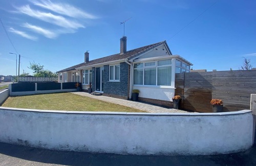 Prestatyn Cottage | Cozy Coastal Bungalow in Prestatyn