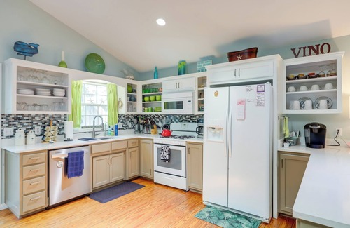Saint Simons Island Cottage | Cozy Coastal Cottage: Walk to Shops and Beach!