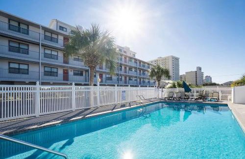 Orange Beach House | Cozy Coastal Getaway with Pool Access & Short 5-min Walk to Beach