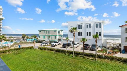 Orange Beach House | Cozy Coastal Getaway with Pool Access & Short 5-min Walk to Beach