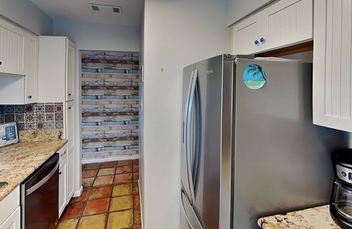 Corpus Christi Condo | Cozy Coastal Repose | Serene Bay Views + Access to Pool!