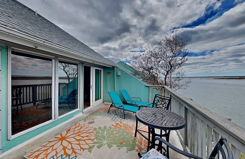 Corpus Christi Condo | Cozy Coastal Repose | Serene Bay Views + Access to Pool!