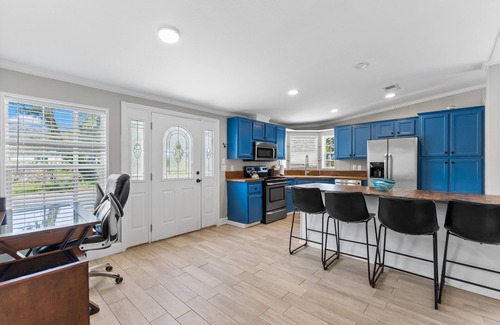 Nokomis House | Cozy Coastal Retreat By Venice Beach!