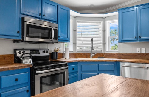 Nokomis House | Cozy Coastal Retreat By Venice Beach!