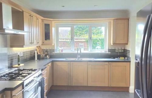 Rhyl House | Cozy Coastal Retreat in Rhuddlan - 5 Bedroom House