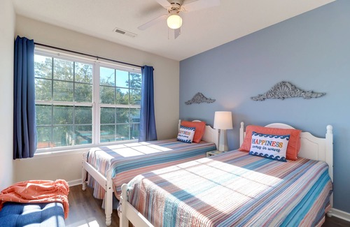 Charleston House | Cozy Coastal Townhome with seasonal pool centrally located in Charleston