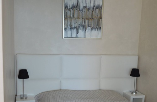La Croix des Gardes Apartment | Cozy cocoon with balcony, close to the sea