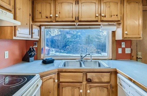 Silverthorne Cabin | Cozy Colorado Log Cabin