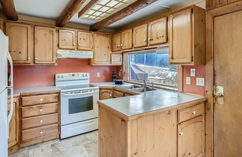 Silverthorne Cabin | Cozy Colorado Log Cabin