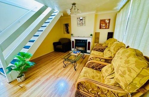 Tunstall House | Cozy Comfort Home