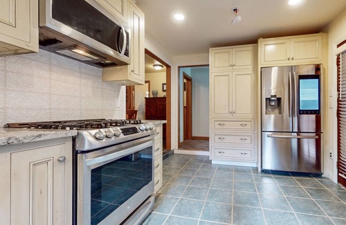 Tahoe Valley House | Cozy, comfortable home with large yard & great location near beaches/skiing
