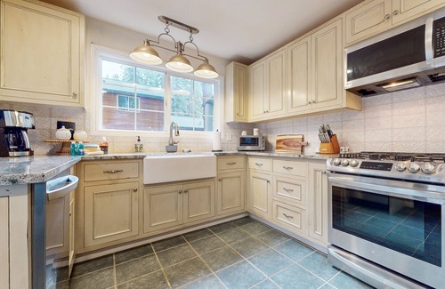 Tahoe Valley House | Cozy, comfortable home with large yard & great location near beaches/skiing