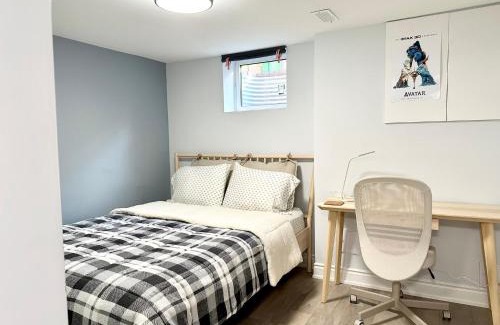 Erin Mills Apartment | Cozy & Comfortable basement apartment