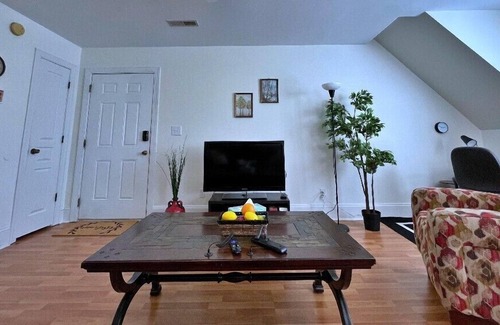 Southside Apartment | Cozy, Comfortable, Condo! Walking distance to Downtown! Free High-Speed Internet!