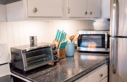 Morehead City Condo | Cozy Condo for your family, indoor pool&Putt Putt.
