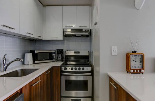 Shaughnessy Village Apartment | Cozy condo in heart of downtown Montreal