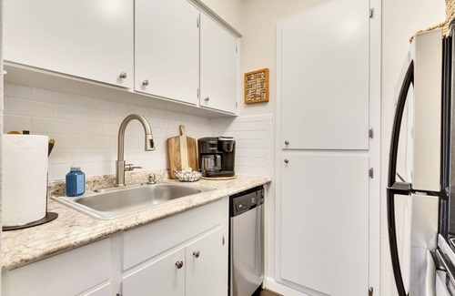 Hyde Park Condo | Cozy Condo in Historic Hyde Park