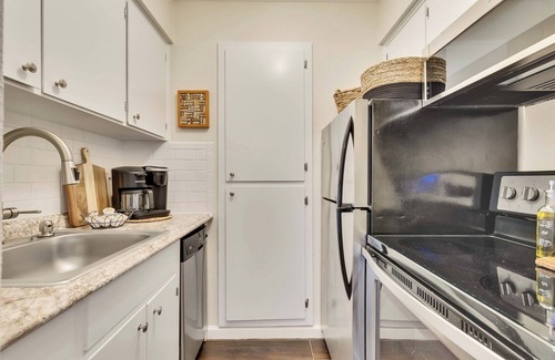 Hyde Park Condo | Cozy Condo in Historic Hyde Park