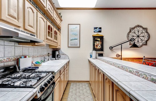 Bear Valley Condo | Cozy Condo in the Heart of BV - Condo Bear #104 by Bear Valley Vacation Rentals