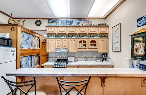 Bear Valley Condo | Cozy Condo in the Heart of BV - Condo Bear #104 by Bear Valley Vacation Rentals