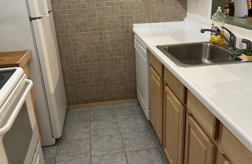 Beaverton Apartment | Cozy condo, located across from Washington Square Mall, and Target, Dutchbros.