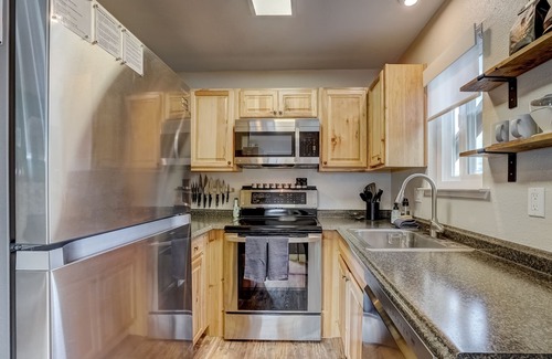 Tahoe Village Condo | Cozy Condo STEPS from Heavenly Ski Lift - 28-day minimum