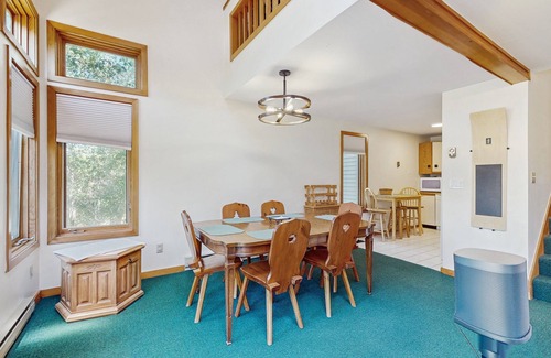 Wilmington Condo | Cozy condo w/golf course views, pet-friendly, balcony, bbq, fireplace, mudroom
