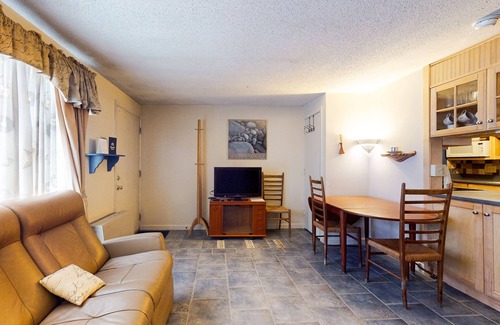 Waterville Valley Condo | Cozy condo walk to town square, shuttle to ski, seasonal pool
