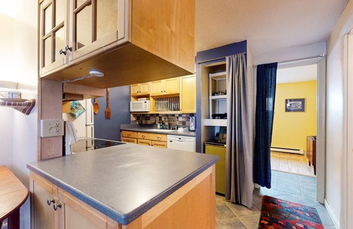 Waterville Valley Condo | Cozy condo walk to town square, shuttle to ski, seasonal pool