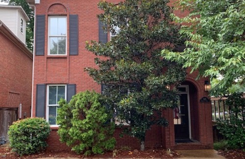 Oxford Condo | Cozy condo with 3 King and 2 Twin Beds + WiFi in charming Oxford!