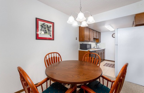 Alyeska Condo | Cozy condo with great downtown location near biking, shopping, dining
