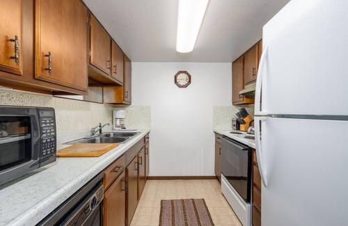 Alyeska Condo | Cozy condo with great downtown location near biking, shopping, dining