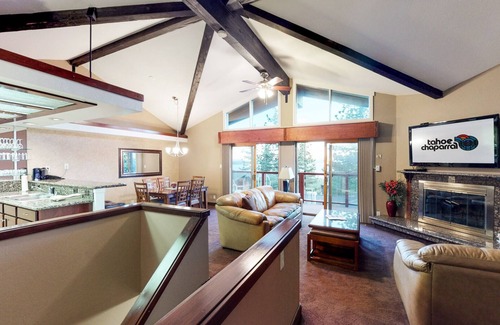 Incline Village Condo | 🌟Cozy Condo With Lake View🌟 Sleeps 6+