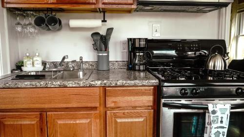 Waukegan Apartment | Cozy Corner, stylish 1bed near Navy Base!