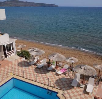 Kato Stalos Apartment | Cozy Corner VS Beachfront