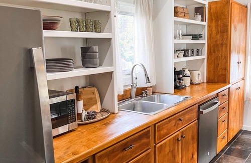 Fort Bragg House | Cozy Costal House 5 minuets from the beach and walking distance to downtown!