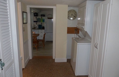 Newburyport Cottage | Cozy cottage 250 steps from the beach.