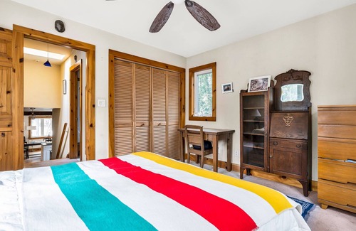 Tiny Cottage | Cozy Cottage 60 Seconds Walk to Beach!