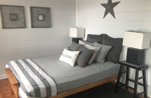 Breezy Point Cabin | Cozy Cottage at Breezy Point
