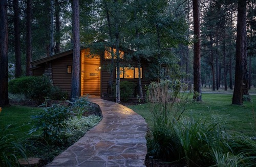 Grantsdale Cabin | Cozy Cottage at The Bitterroot Mile Club