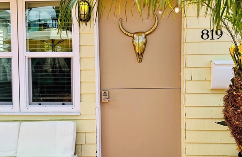 San Diego Cottage | Cozy Cottage Between the Beach & Bay East – Walk to Water!