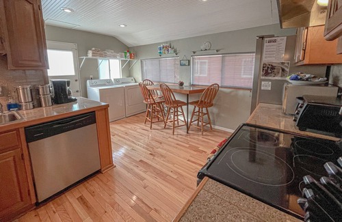 Estes Park House | Cozy Cottage - Downtown Location with Wifi/Views/Parking!