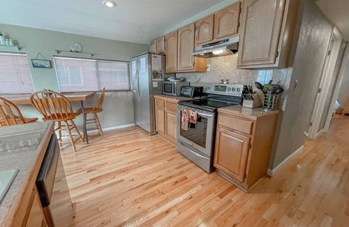 Estes Park House | Cozy Cottage - Downtown Location with Wifi/Views/Parking!